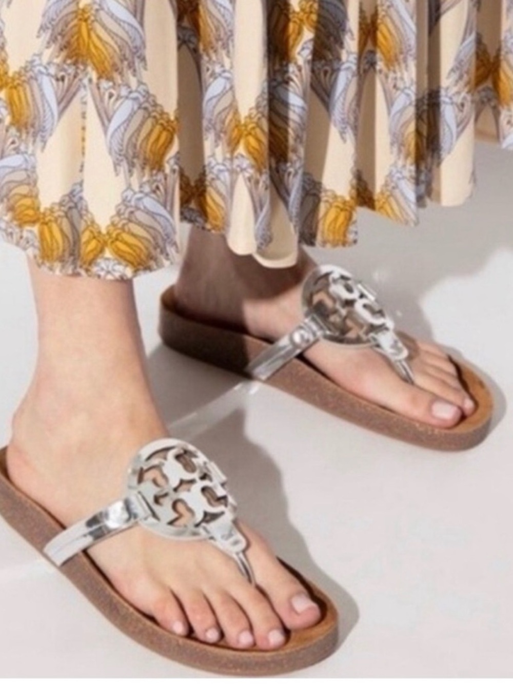 New Tory Burch Miller Cloud Metallic Silver Leather Thong Sandals Size 7 1/2